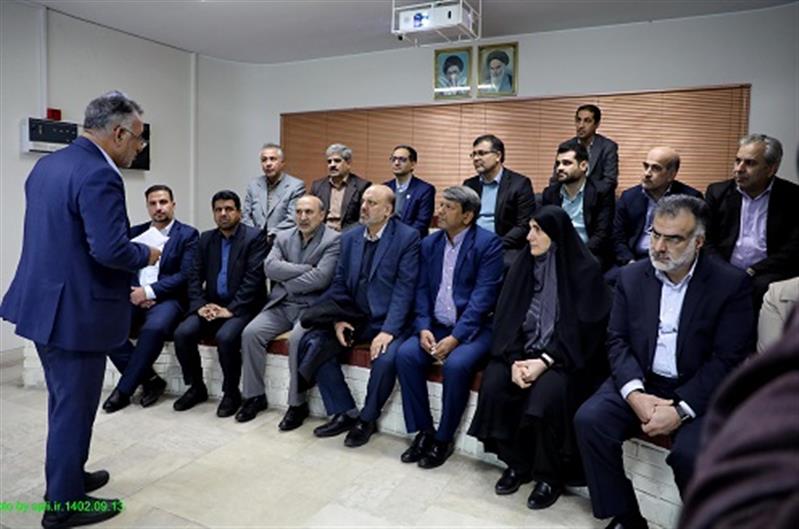 بازدید رئیس كمیسیون آموزش و تحقیقات مجلس شورای اسلامی از بانك ژن گیاهی ملی ایران