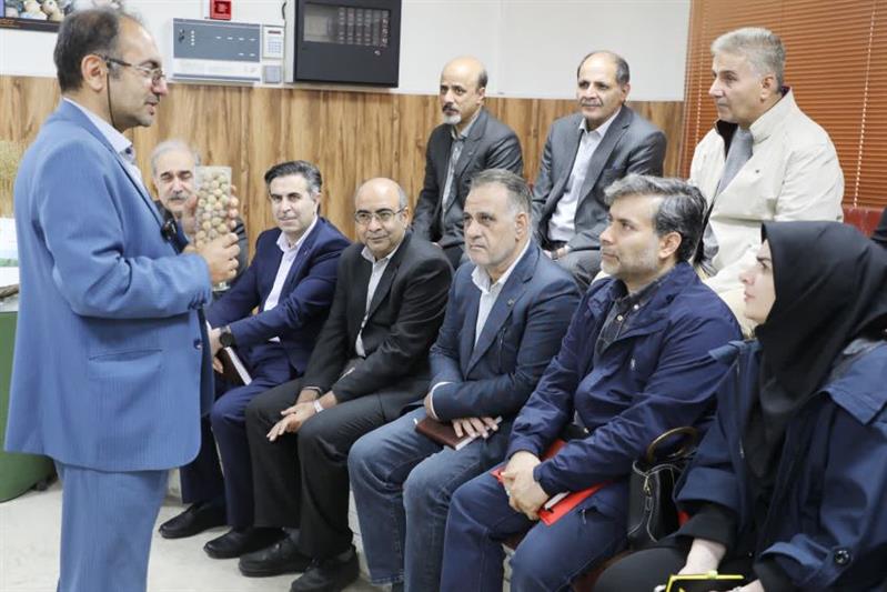 بازدید رئیس گروه كشاورزی، آب و محیط زیست سازمان برنامه و بودجه كشور از بانك ژن گیاهی ملی ایران