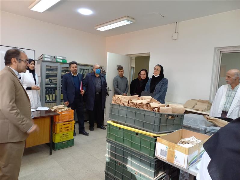 در راستای توسعه و تسریع تحقق اهداف ملی : بازدید مسئولان سازمان برنامه و بودجه استان البرز از بانك ژن گیاهی ملی ایران